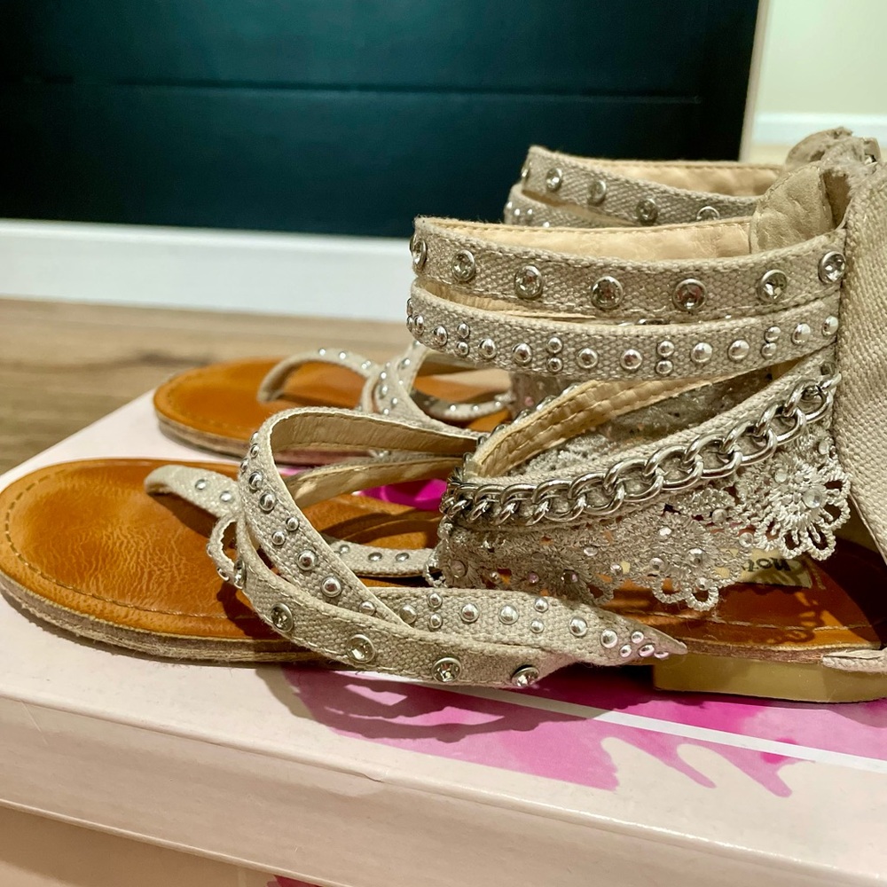Not Rates Lace Rhinestone Sandals - Picture 5 of 5